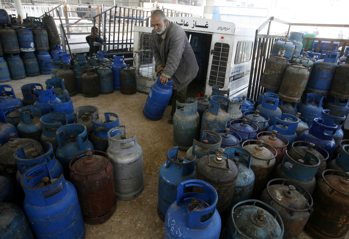 وكالة الصحافة الفلسطينية - غزة: مباحث التموين تحذر من التلاعب بأسعار الغاز