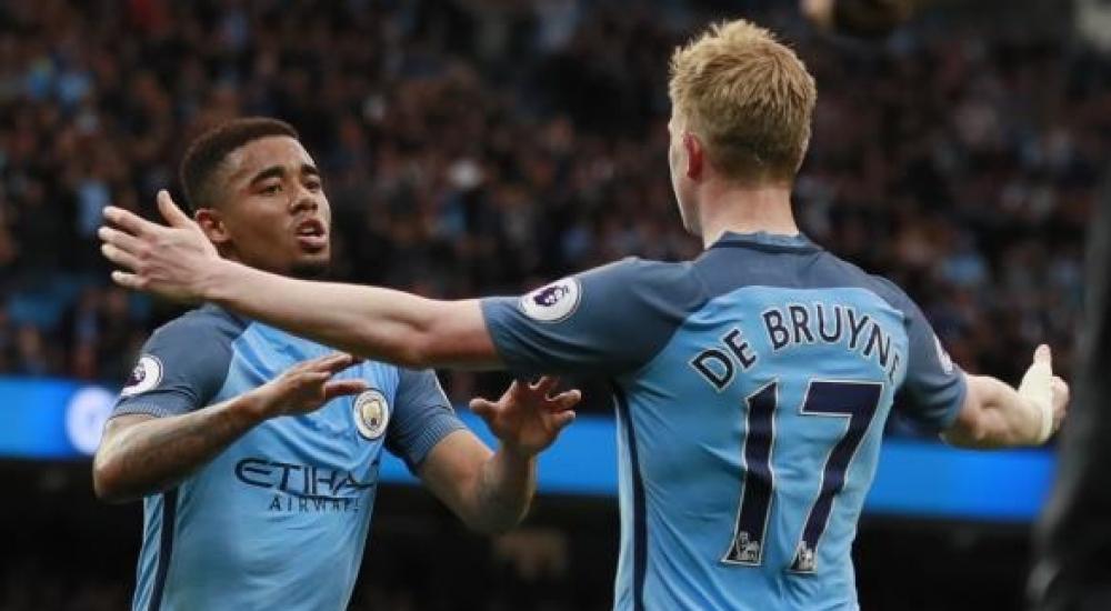 فرحة لاعبي مانشستر سيتي بالفوز