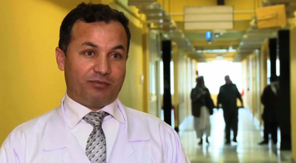 الطبيب الأفغاني صفي الله سعادت