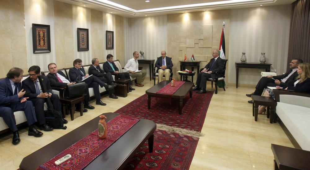  أعرب الوزيران عن التزام واستمرار بلادهما في دعم جهود حل الدولتين