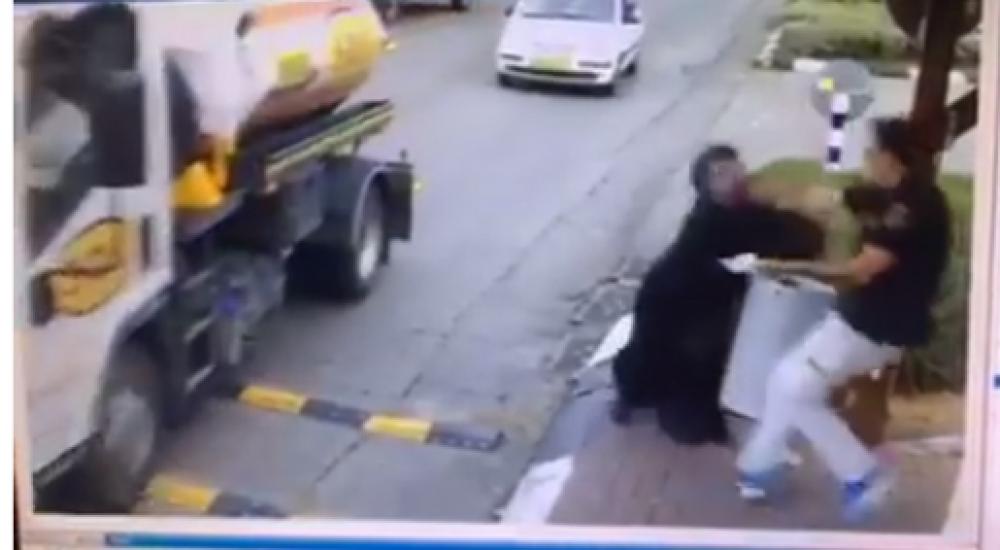 جانب من عملية الطعن التي نفذتها فتاة ضد حارس أمن إسرائيلي قرب القدس
