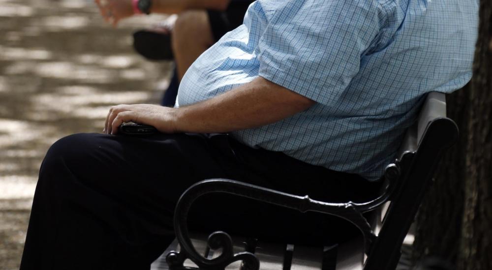 رجل يعاني من السمنة