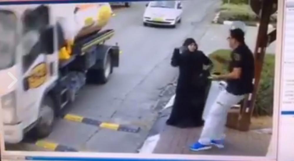 جانب من عملية الطعن التي نفذتها فتاة ضد حارس أمن إسرائيلي قرب القدس