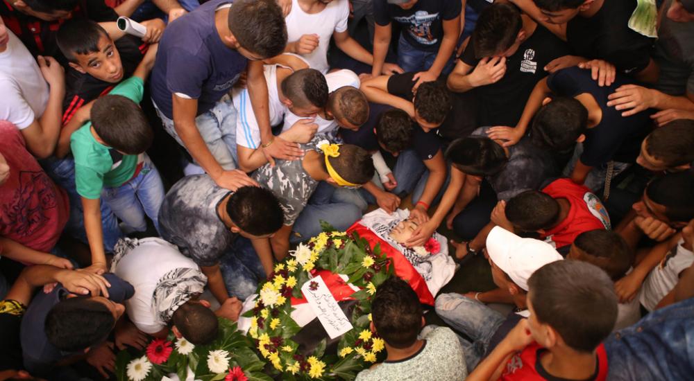 جانب من تشييع جثمان الرضيع