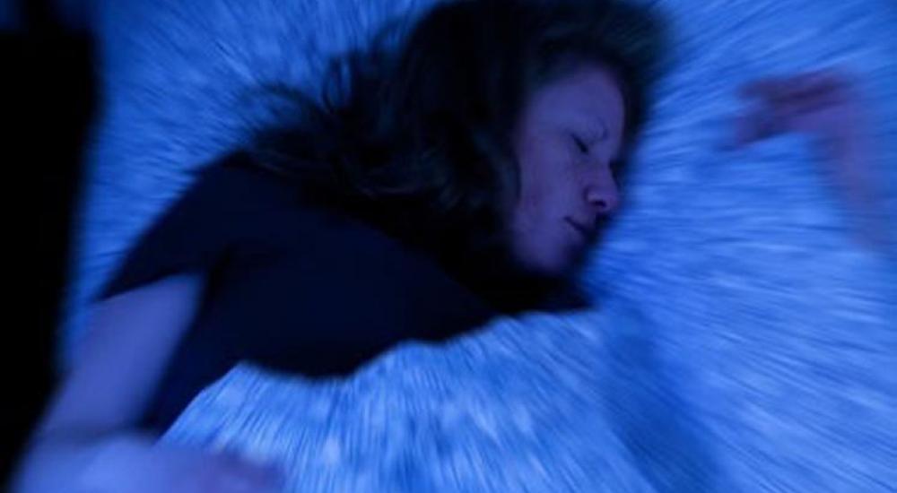 ‫الشخير.. مصدر إزعاج للمحيطين وجرس إنذار لصاحبه