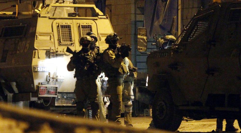 قوات من جيش الاحتلال خلال اقتحامها مدينة بالضفة الغربية (أرشيف)