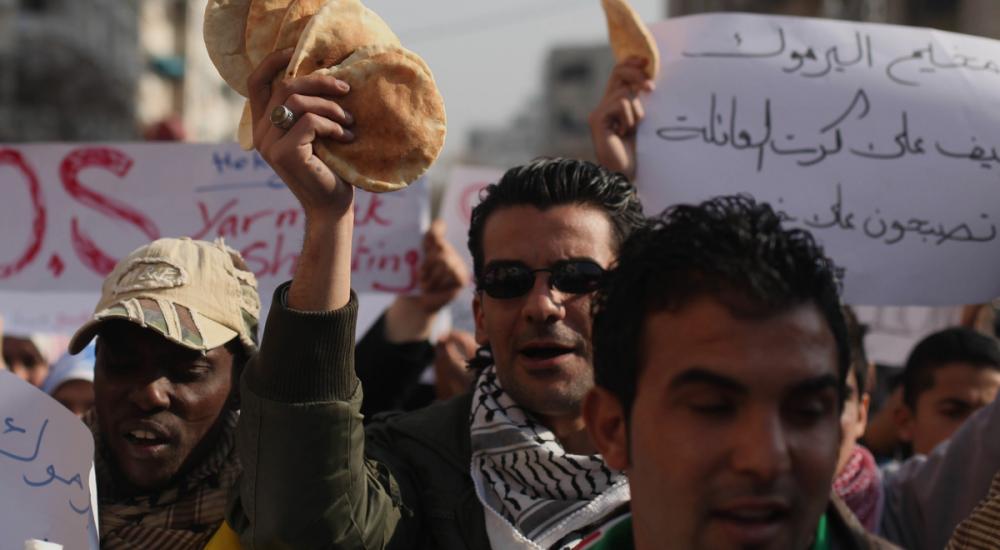 جميع مخابز ومستوصفات ومشافي المخيم متوقفة عن العمل 