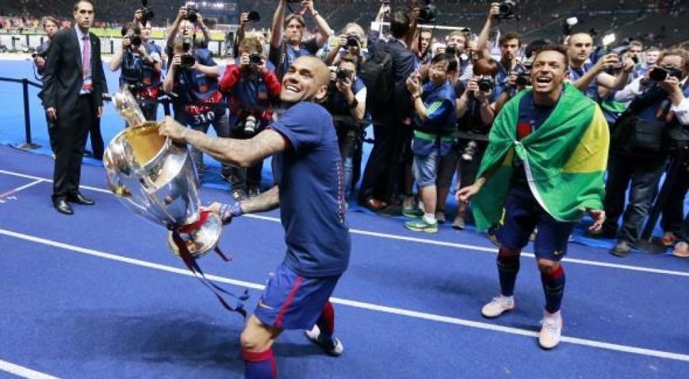 برشلونة أول فريق في أوروبا يفوز بالثلاثية مرتين