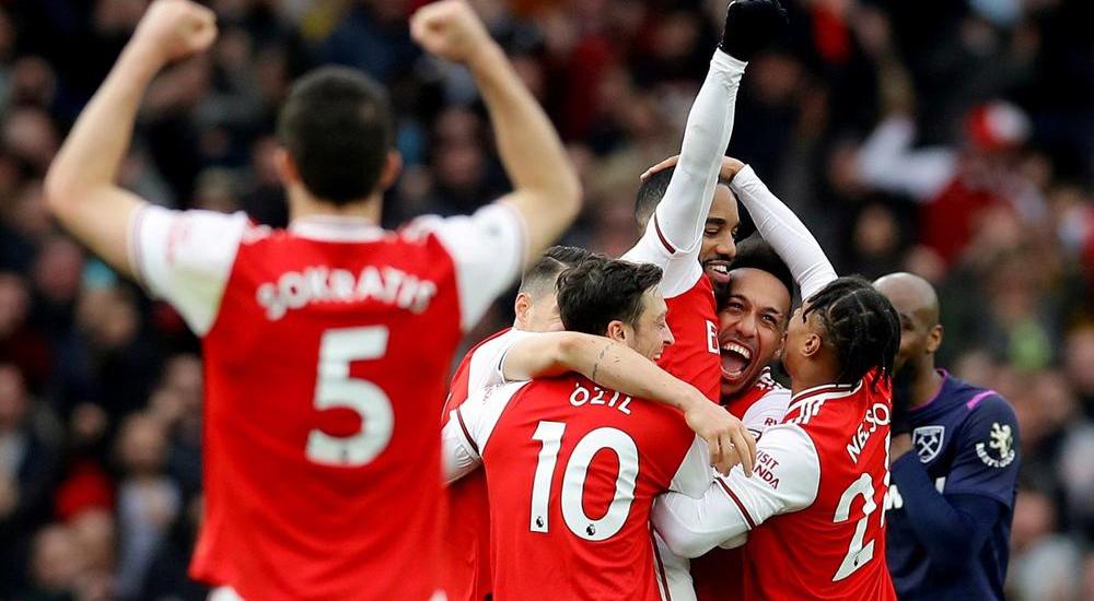 لاعبو فريق أرسنال