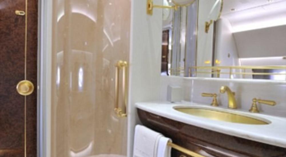  مقاعد من طراز كلوبمان الفاخرة في منطقة كبار الشخصيات