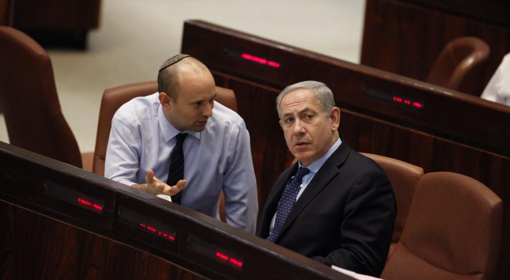 رئيس الوزراء الإسرائيلي بنيامين نتنياهو وزعيم حزب البيت اليهودي نفتالي بينيت