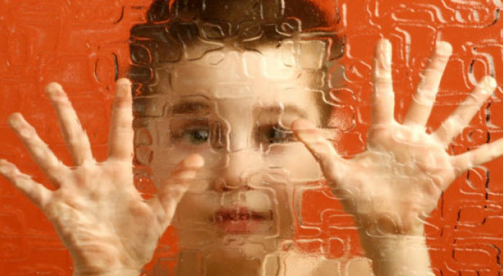 مواقع الإنترنت المخصصة لأهالي المصابين بالتوحد تعج بالاقتراحات 