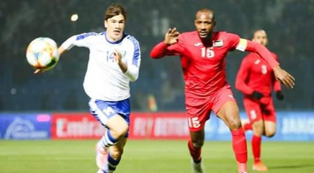 جانب من مباراة الوطني مع أوزبكستان
