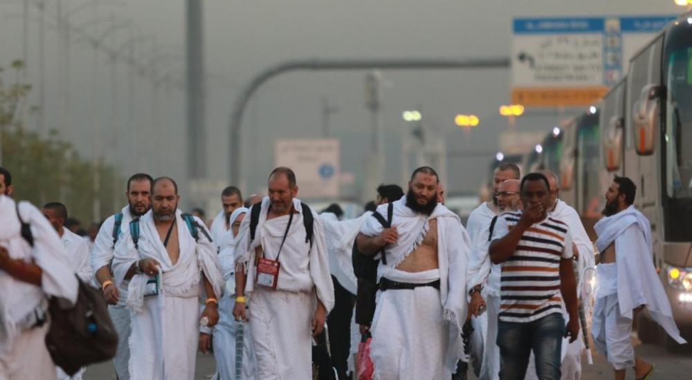 عدد من حجاج بيت الله الحرام