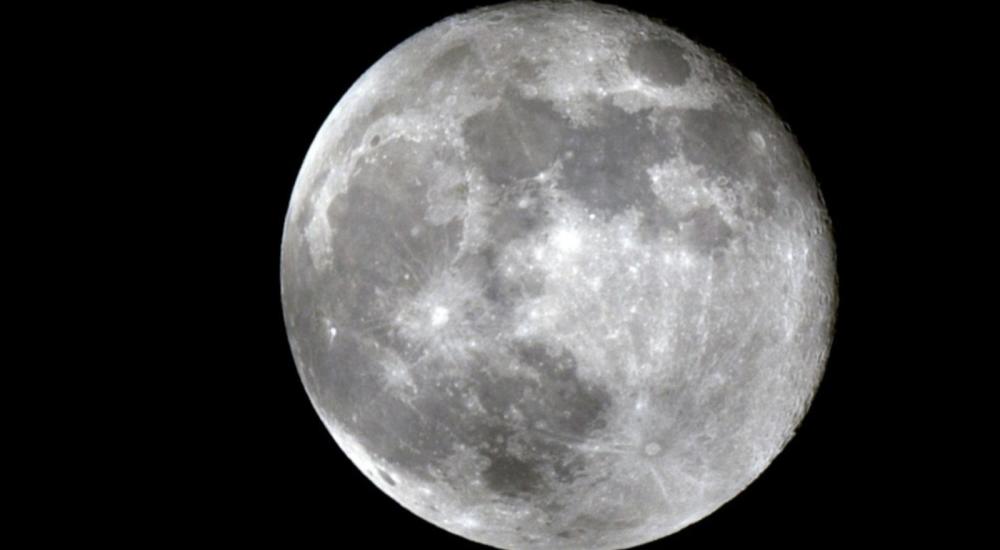 مشهد عام للقمر