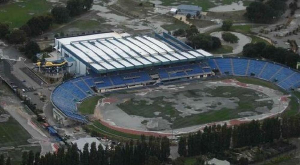 الزلزال تسبب في أضرار كبيرة بملعب المباراة