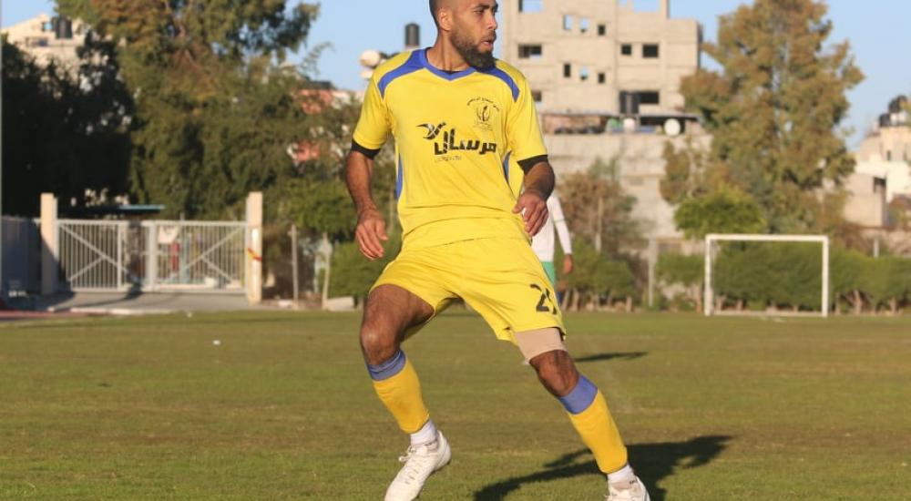 لاعب التفاح سائد أبو فارس