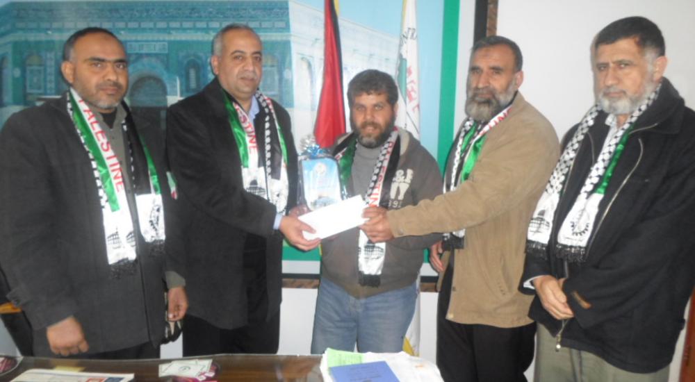 جانب من تكريم العامل جواد منصور