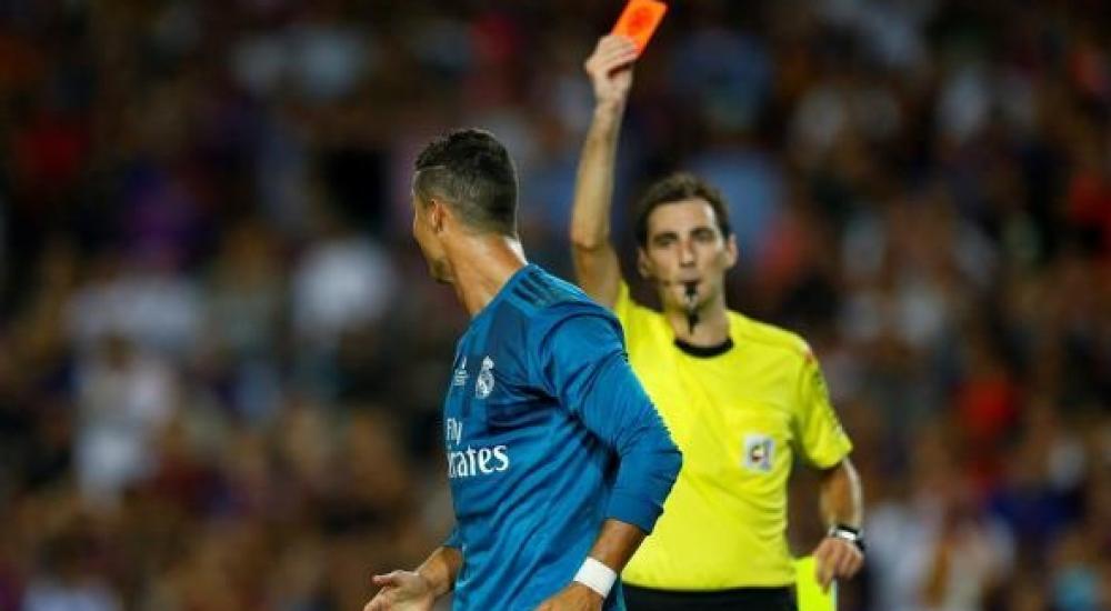 لحظة طرد كريستيانو رونالدو في مباراة الكلاسيكو