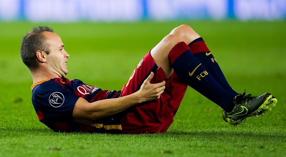 انييستا تعرض للإصابة في مباراة باير ليفركوزن في دوري الأبطال