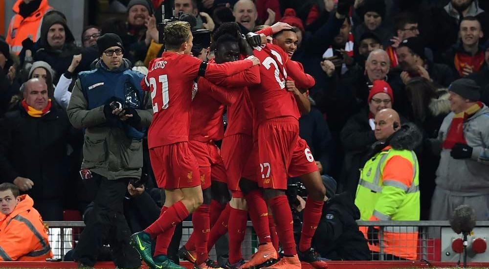 فرحة لاعبي ليفربول بالفوز على ليدز يونايتد