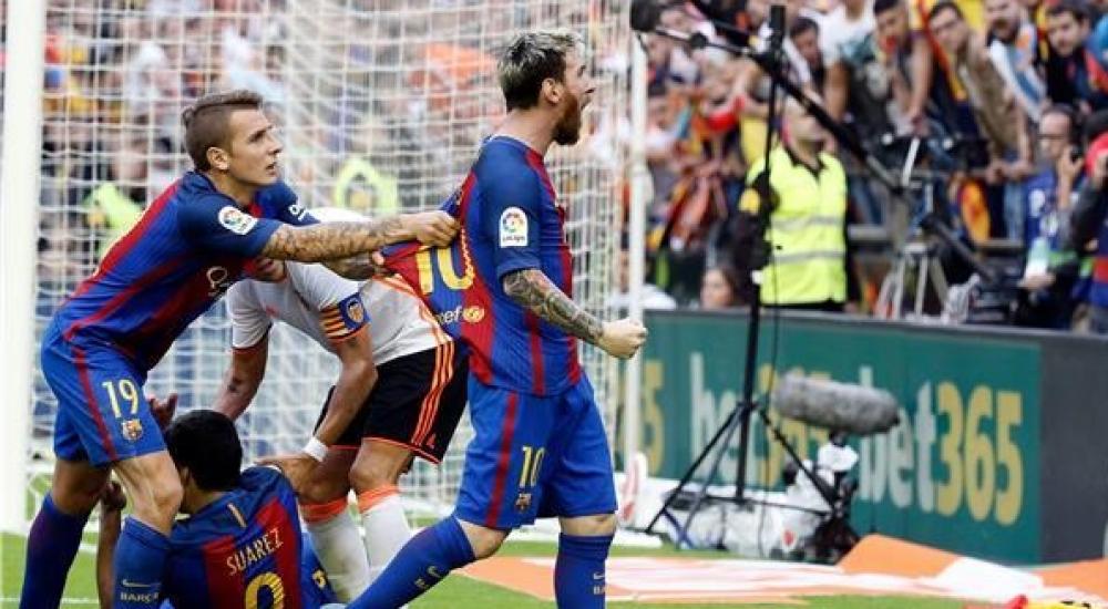 الاتحاد الإسباني وجه للاعبي برشلونة تهمة إهانة جماهير فالنسيا