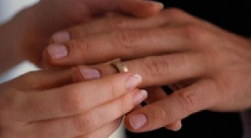 تتزوج من أحد ضيوف عرسها لإصابة العريس بنوبة صرع