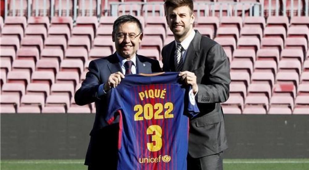 بيكيه مدد عقده مع برشلونة حتى عام 2022