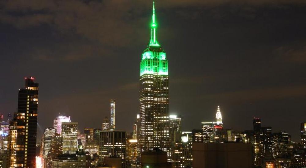 إضاءة إمباير ستيت باللون الأخضر احتفالا بعيد الفطر