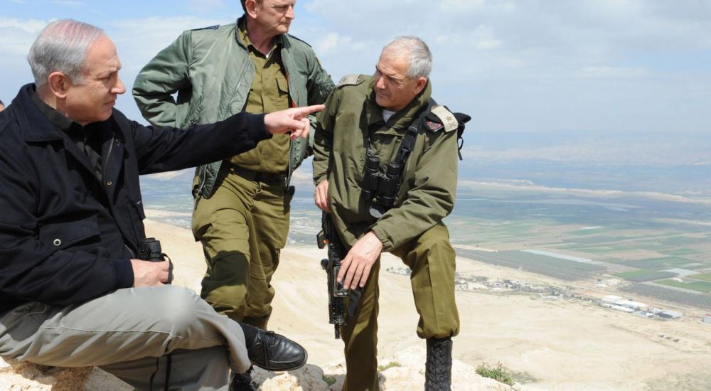 Prime-minister-Benjamin-Netanyahu-sits-with-Israeli-army-officers-during-a-visit-to-the-Jordan-Valley-in-West-Bank