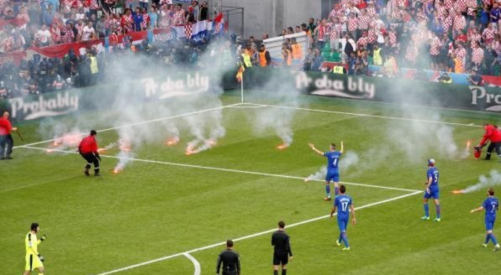 مباراة كرواتيا والتشيك توقفت بسبب شغب الجماهير الكرواتية