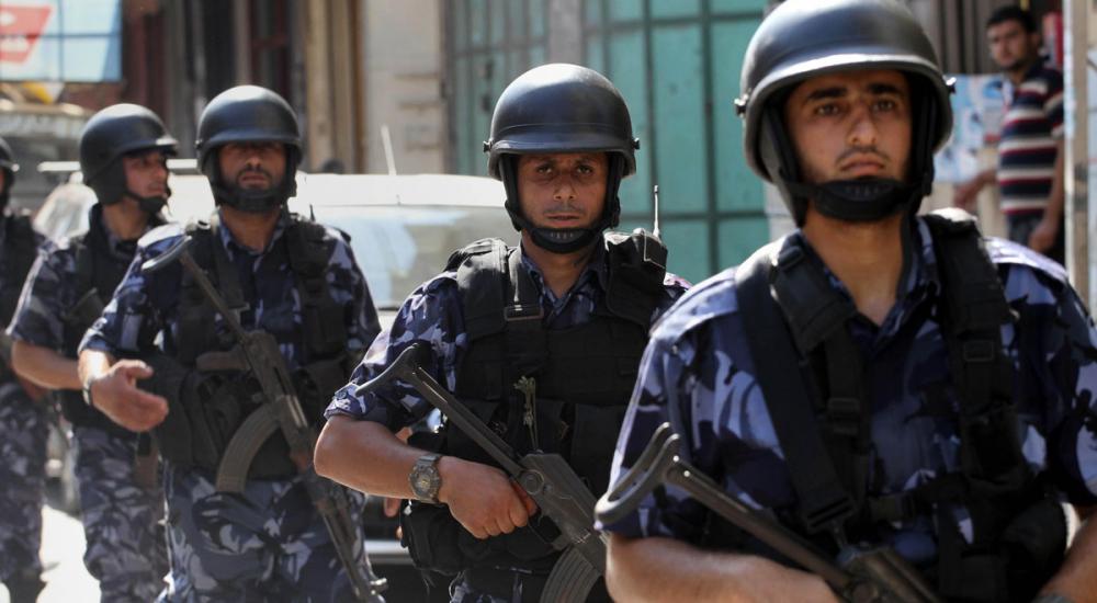 20150917_Palestinian-police-officers-marching-in-gaza-(3)