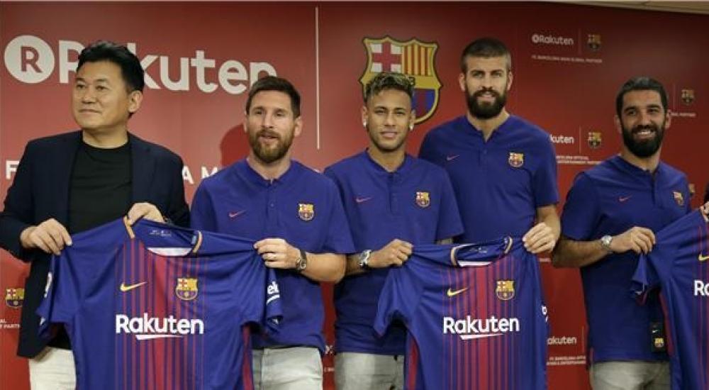 لاعبو برشلونة في حفل الإعلان عن الراعي الجديد