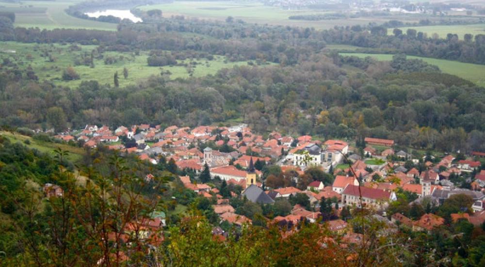 إحدى القرى المجرية