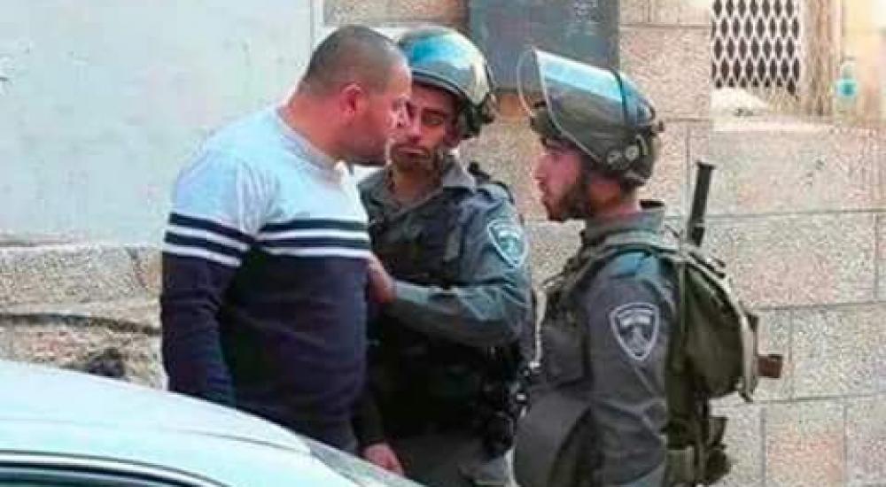 الشهيد مصباح أبو صبيح خلال مشادة مع جنود الاحتلال بالقدس