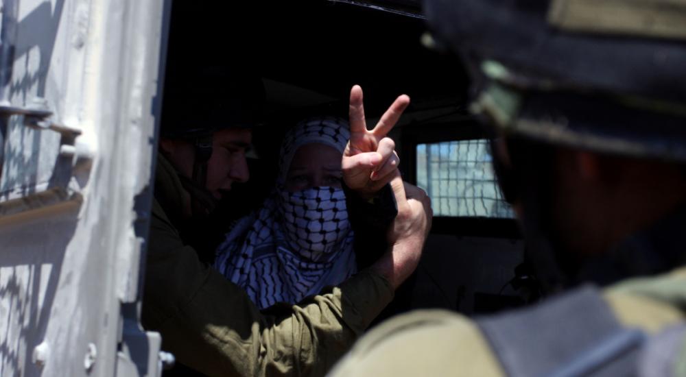  جرى نقل الفتاة إلى الحاجز لاستكمال التحقيق معها