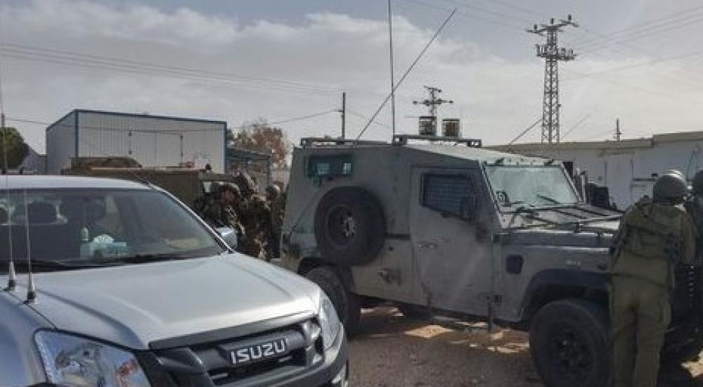 فلسطينيًا يحمل سكينًا تسلل للمستوطنة