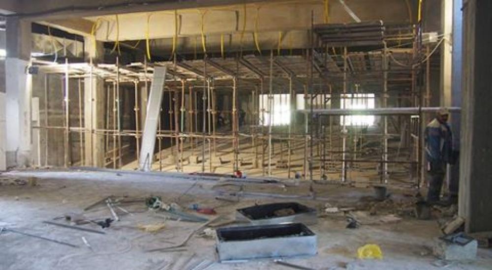 يضم المشروع تطوير ساحة داخلية تشكل المدخل الرئيس لكل من مبنى البلدية والمسرح البلدي