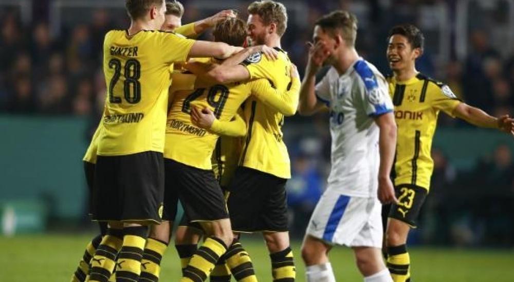 فرحة لاعبي دورتموند بالفوز