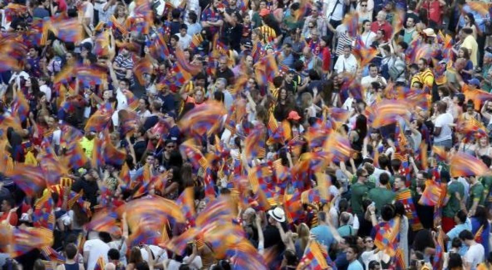 برشلونة أول فريق في أوروبا يفوز بالثلاثية مرتين