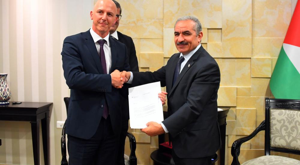 اشتية وسفير سويسرا بفلسطييين