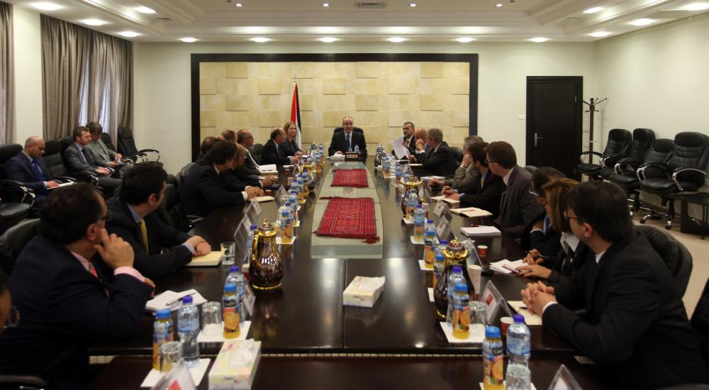 اجتماع رئيس الوزراء مع القناصل والسفراء