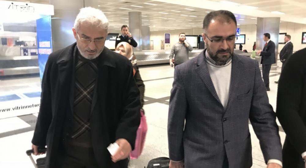 الأكاديمي التركي  جميل تكلي (يمين)