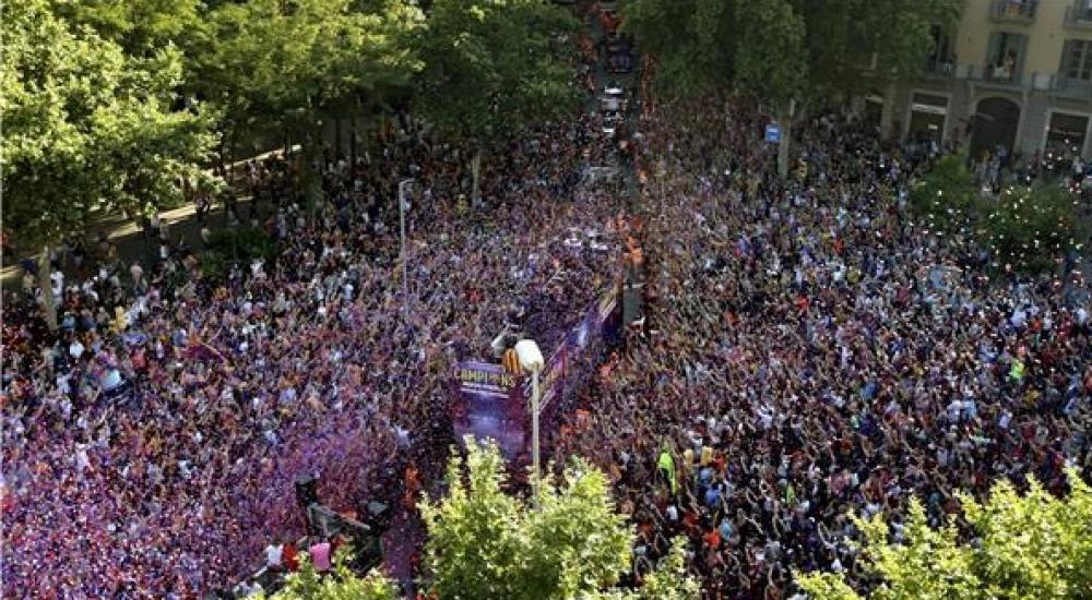 برشلونة أول فريق في أوروبا يفوز بالثلاثية مرتين