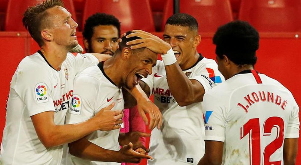 فرحة لاعبي إشبيلية