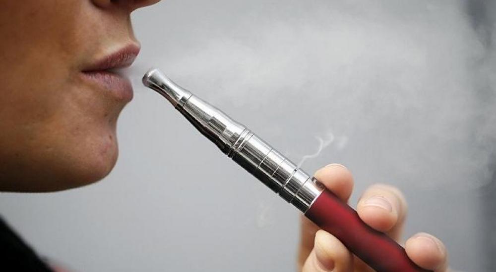 133-043717-flavor-electronic-cigarettes-risk-cardiovascular_700x400