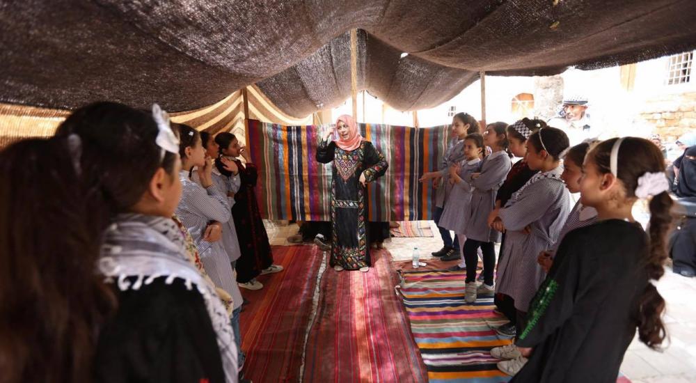 13072046_992893184081906_1171856836_o