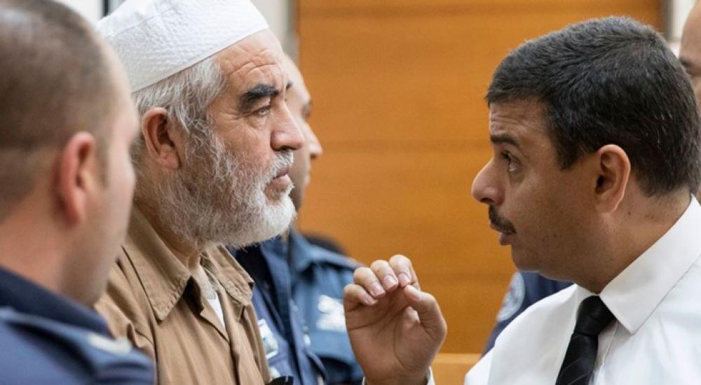 المحامي خالد زبارقة (يمين)