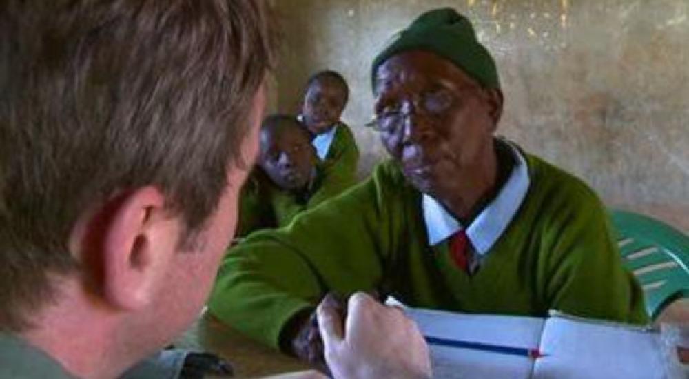 تلميذة ابتدائي عمرها 90 عاماً