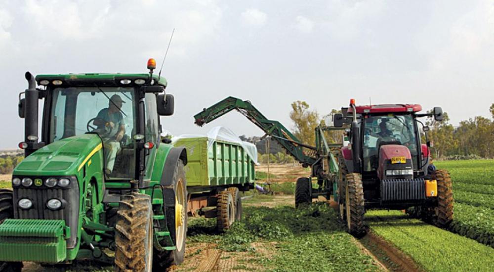 الكوابل الكهربائية للخزانات تضررت بفعل النيران القادمة من القطاع